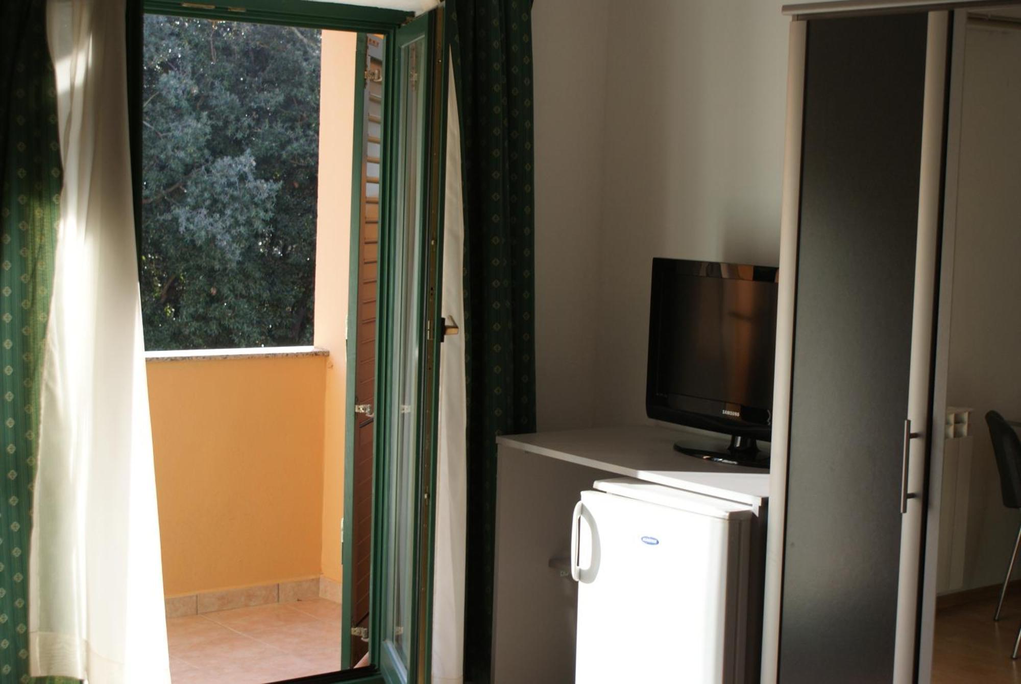 Pansion Ana Hotell Mali Lošinj Exteriör bild