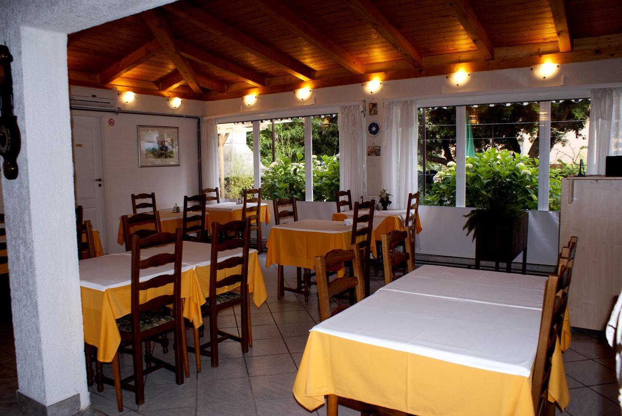 Pansion Ana Hotell Mali Lošinj Exteriör bild