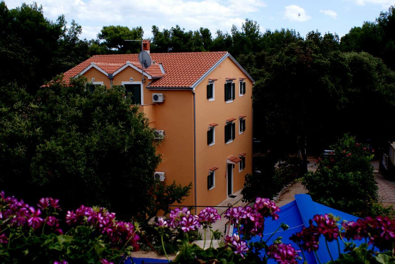 Pansion Ana Hotell Mali Lošinj Exteriör bild